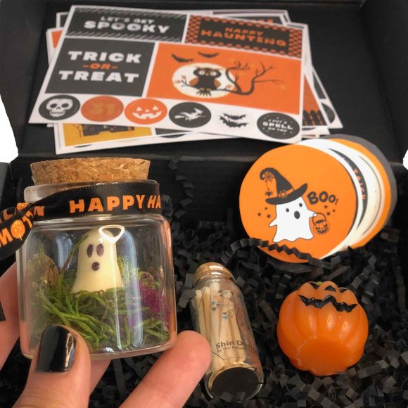 Halloween Gift Box - Glow in the Dark Ghost - Picture 6 of 10